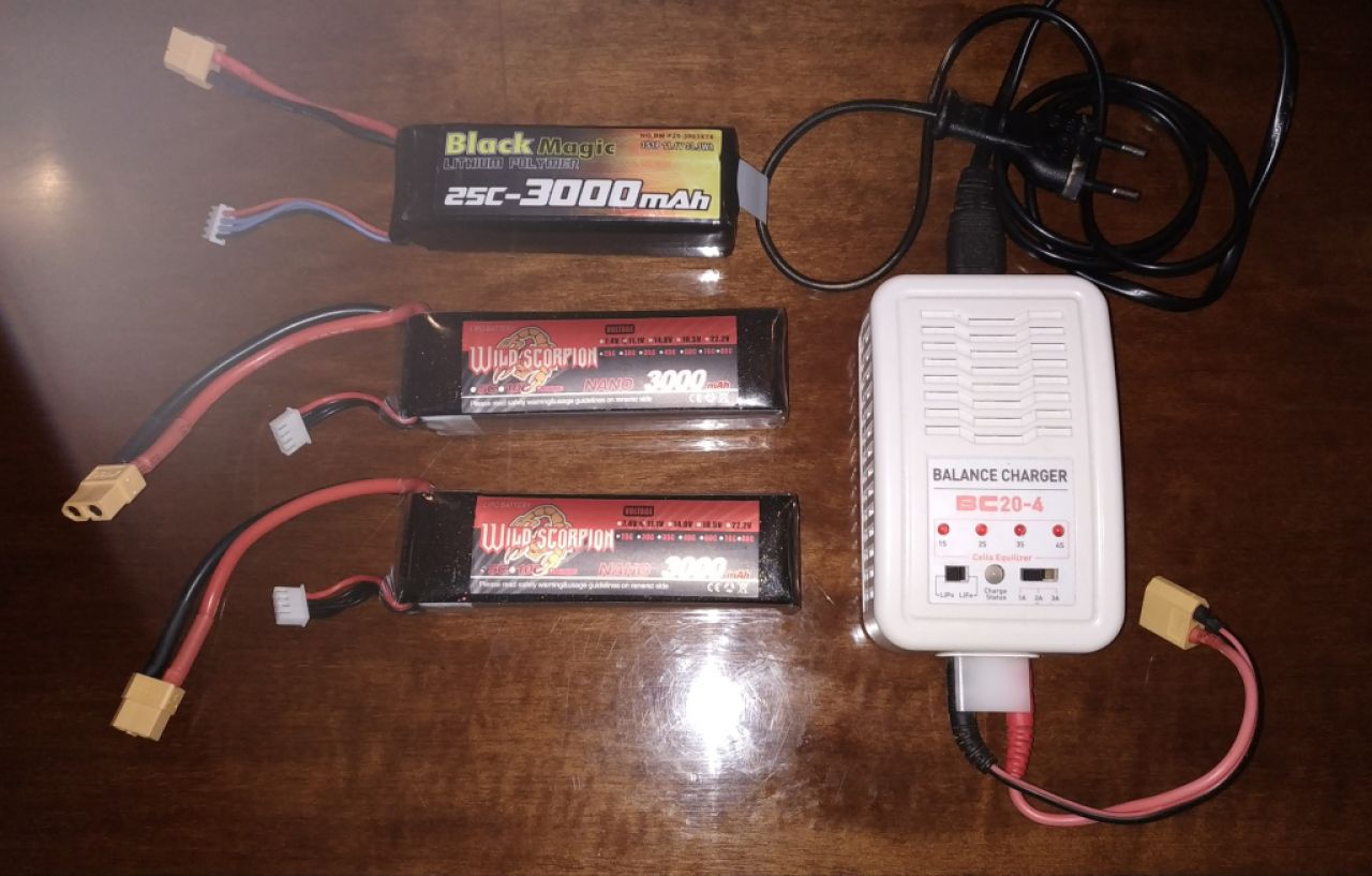 DJI Drohne mit viel Zubehör (siehe Fotos)