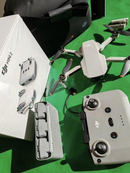DJI Mini 2 Fly More Combo  Top-Zustand, OVP, nur 1,26 h Flugzeit