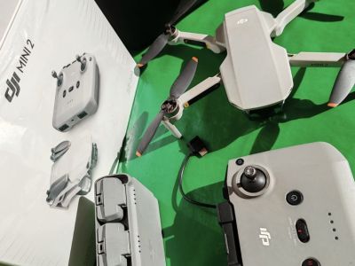 DJI Mini 2 Fly More Combo  Top-Zustand, OVP, nur 1,26 h Flugzeit