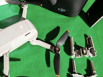DJI Mini 2 Fly More Combo  Top-Zustand, OVP, nur 1,26 h Flugzeit