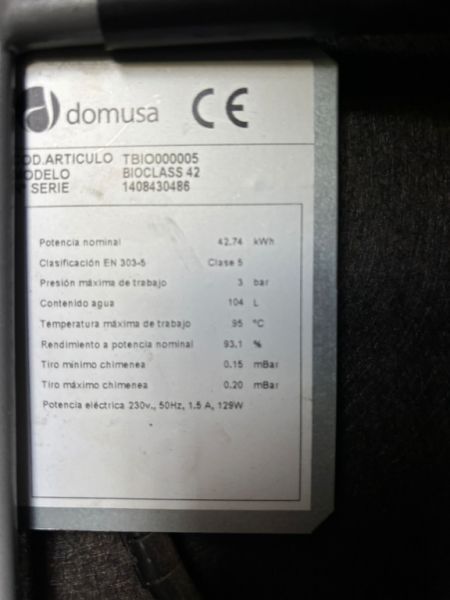 Caldera de pellets Domusa + silo con alimentación automática por tornillo