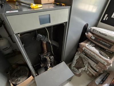 Caldera de pellets Domusa + silo con alimentación automática por tornillo