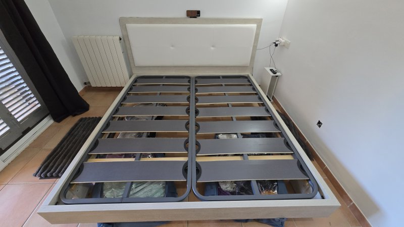 Double bed lying surface 180 x 200m (without mattresses)