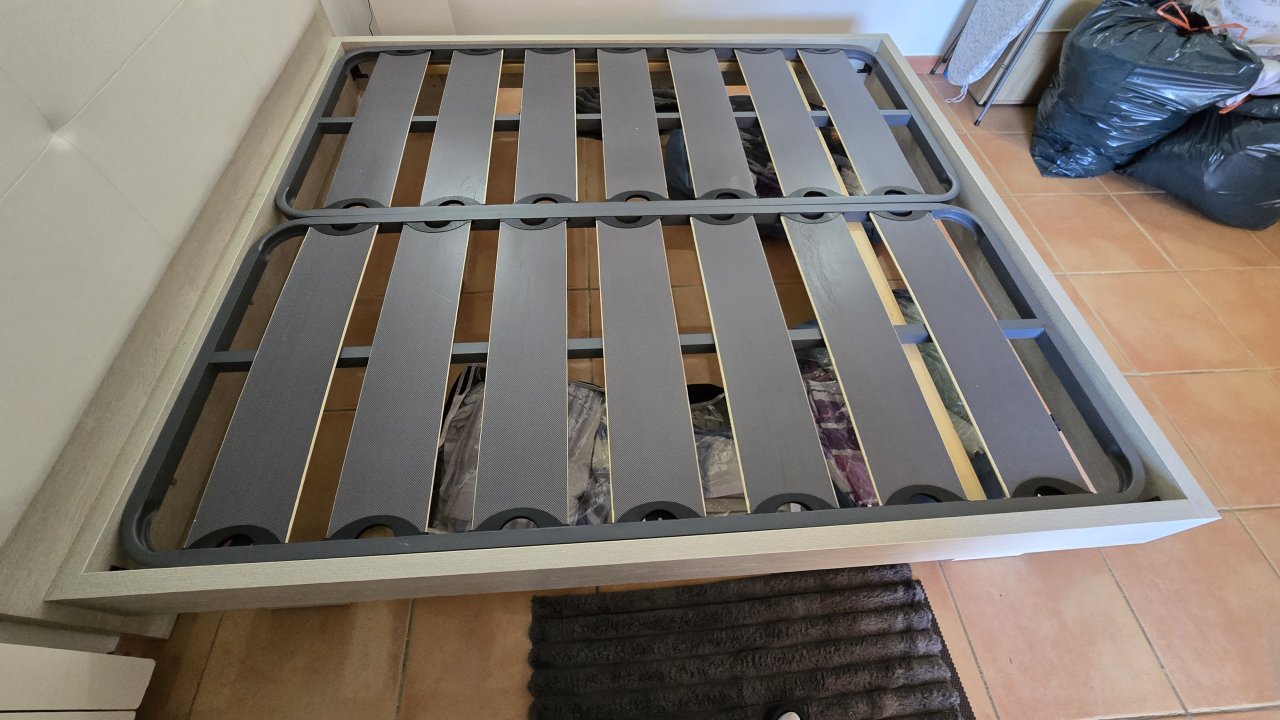 Double bed lying surface 180 x 200m (without mattresses)