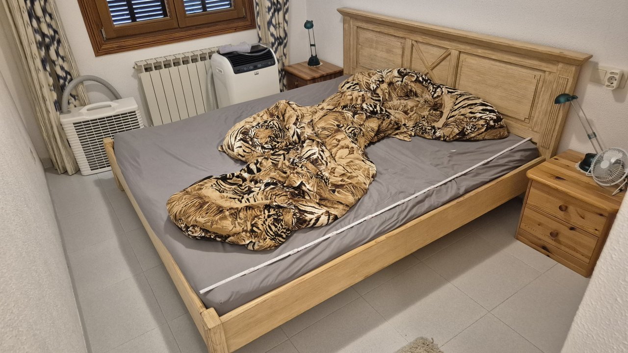 Doppelbett mit Matratzen zu verschenken