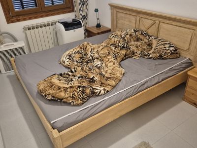 Doppelbett mit Matratzen zu verschenken