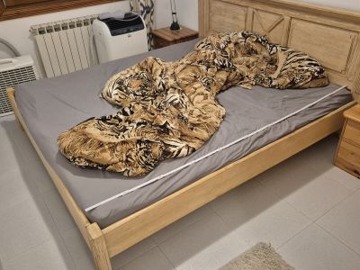 Doppelbett mit Matratzen zu verschenken