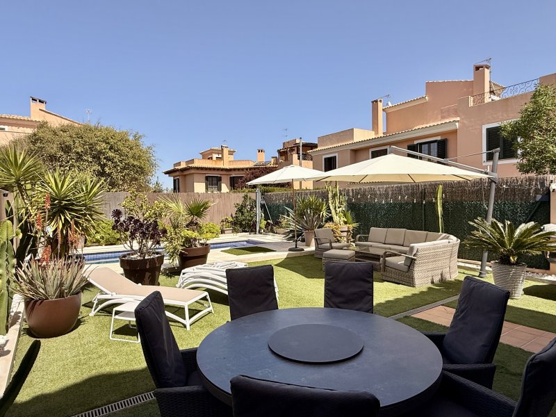 Doppelhaushälfte mit schönem Garten und Swimmingpool zu verkaufen