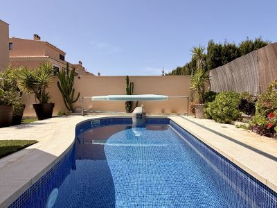 Doppelhaushälfte mit schönem Garten und Swimmingpool zu verkaufen
