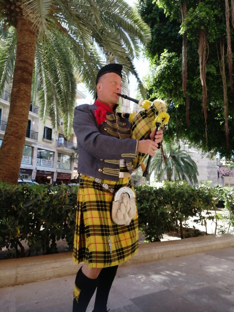 Book a bagpipe player directly — Mallorca: parties, birthdays, weddings, corporate events