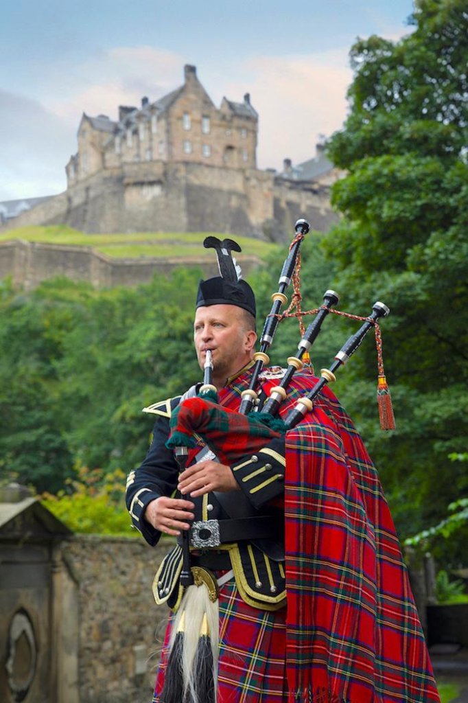 Book a bagpipe player directly — Mallorca: parties, birthdays, weddings, corporate events