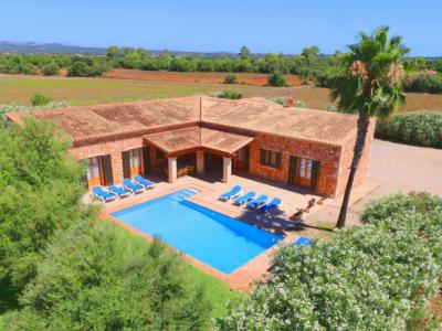 Ebenerdige Finca b is zu 8 Personen mit Pool bei Campos -- F 35 FZ