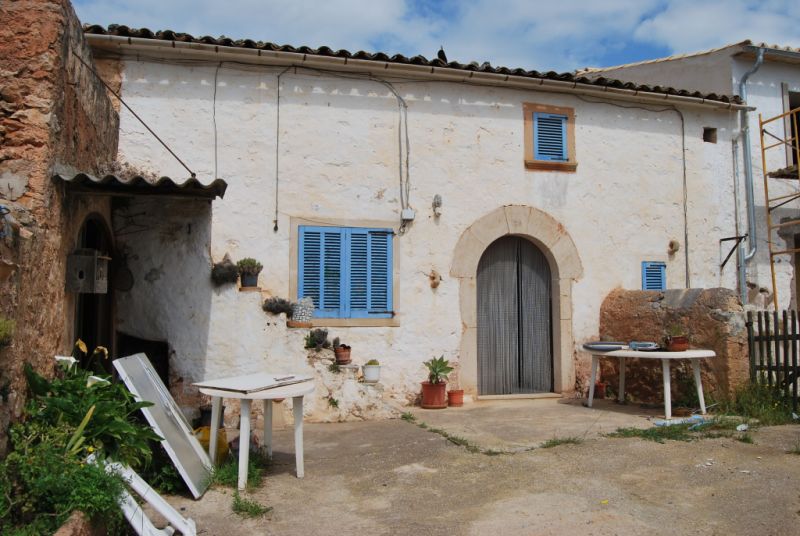 Single-storey finca with 4 bedrooms, unfurnished, pool, fireplace near Alqueria Blanca-Santanyi ---F