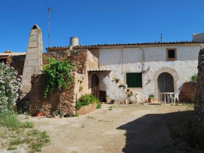 Single-storey finca with 4 bedrooms, unfurnished, pool, fireplace near Alqueria Blanca-Santanyi ---F
