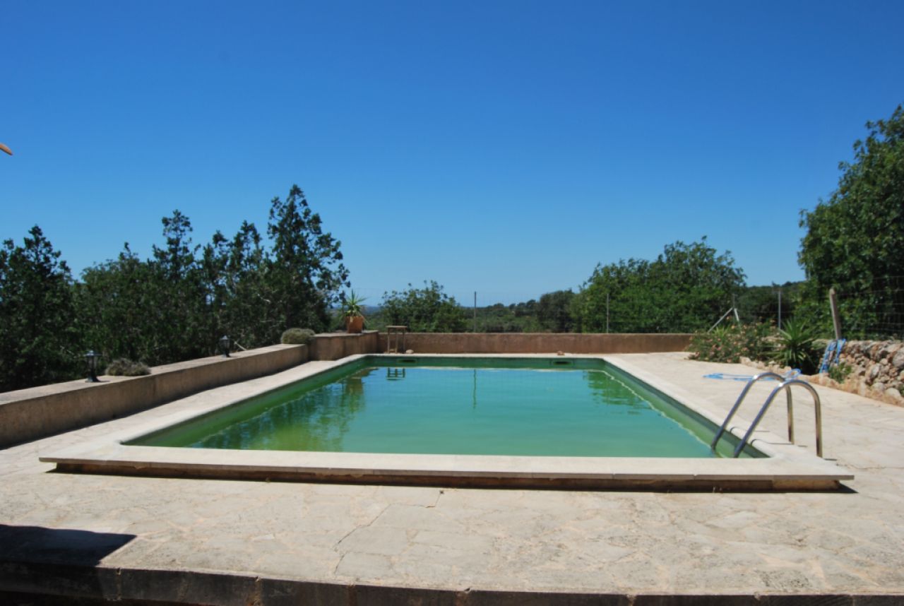 Single-storey finca with 4 bedrooms, unfurnished, pool, fireplace near Alqueria Blanca-Santanyi ---F