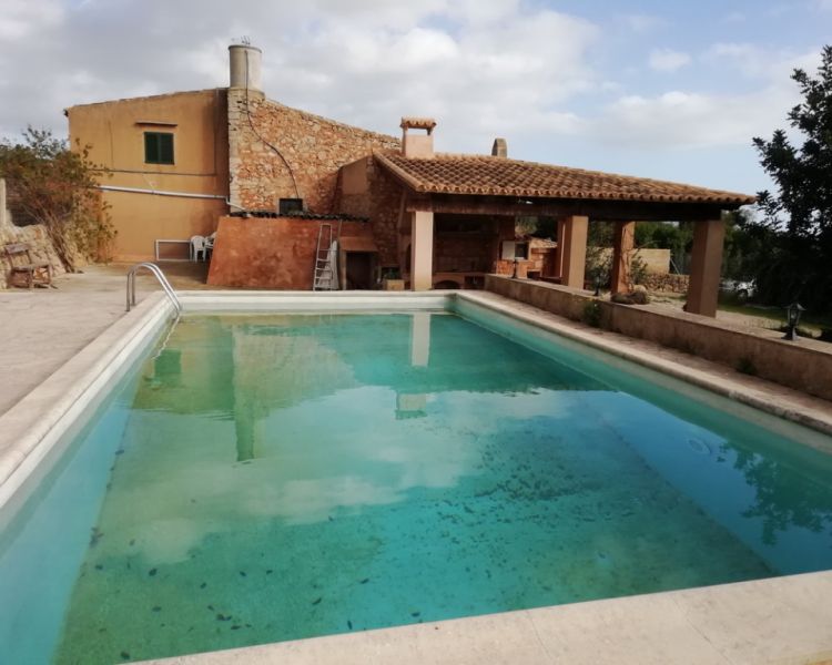 Single-storey finca with 4 bedrooms, unfurnished, pool, fireplace near Alqueria Blanca-Santanyi ---F