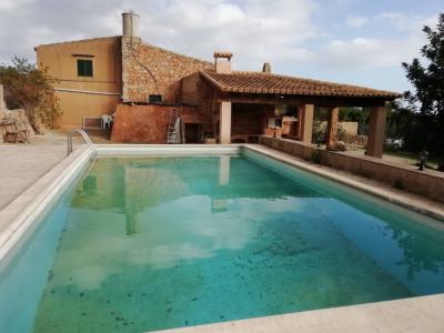Single-storey finca with 4 bedrooms, unfurnished, pool, fireplace near Alqueria Blanca-Santanyi ---F
