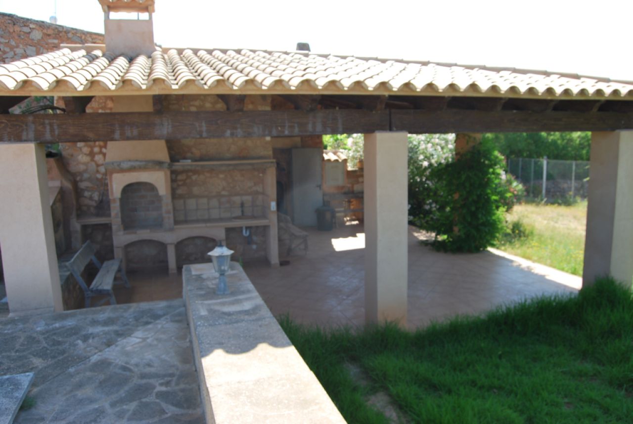 Single-storey finca with 4 bedrooms, unfurnished, pool, fireplace near Alqueria Blanca-Santanyi ---F