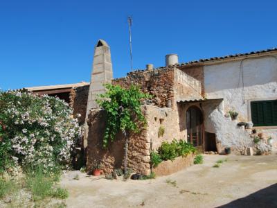 Single-storey finca with 4 bedrooms, unfurnished, pool, fireplace near Alqueria Blanca-Santanyi ---F