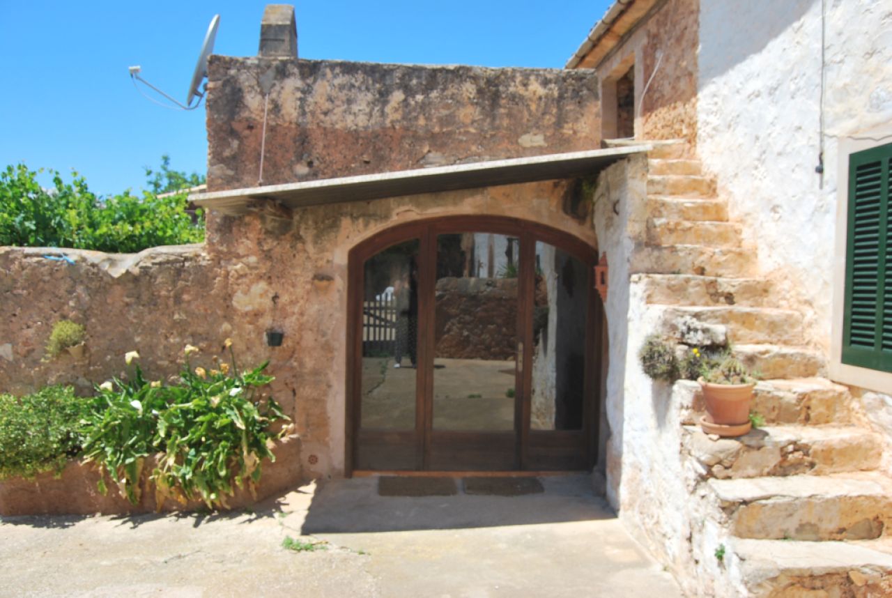 Single-storey finca with 4 bedrooms, unfurnished, pool, fireplace near Alqueria Blanca-Santanyi ---F