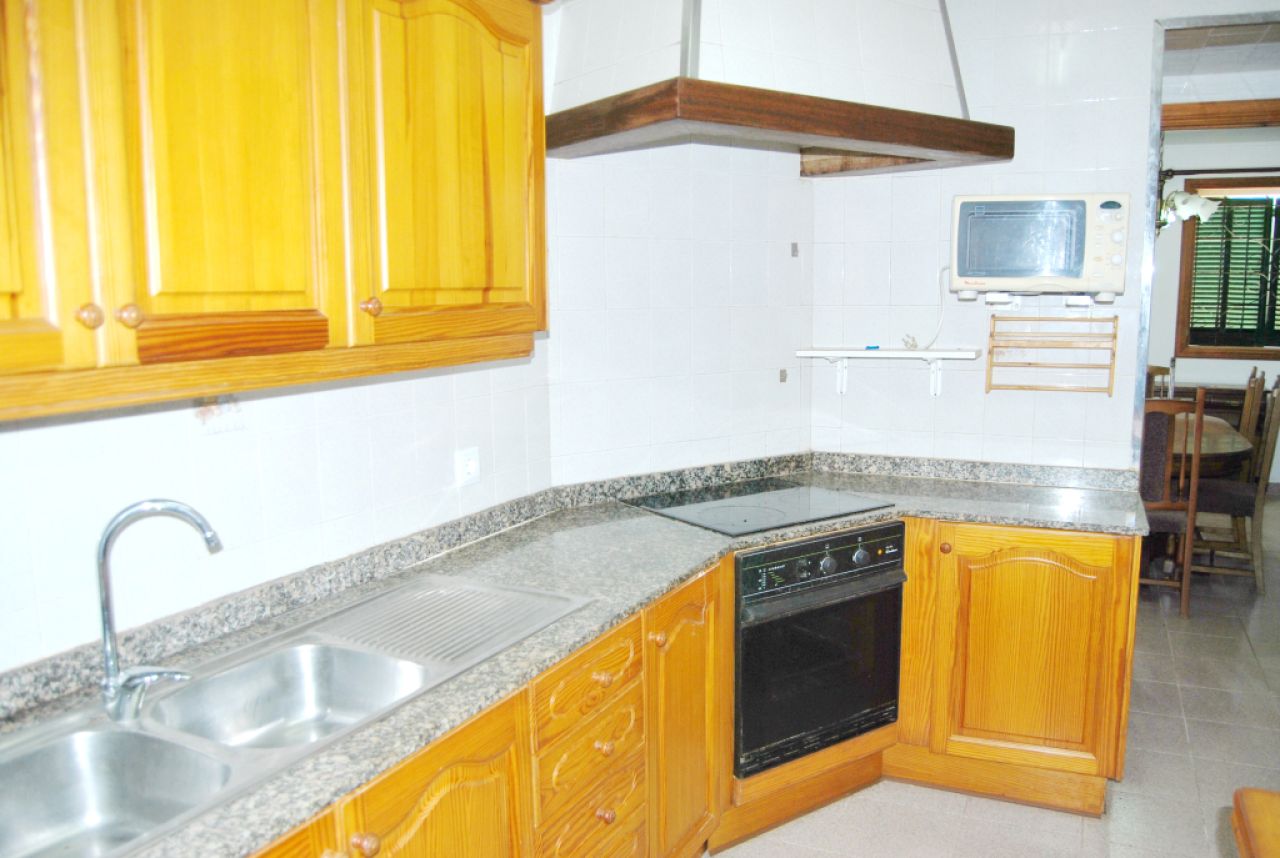 Single-storey finca with 4 bedrooms, unfurnished, pool, fireplace near Alqueria Blanca-Santanyi ---F