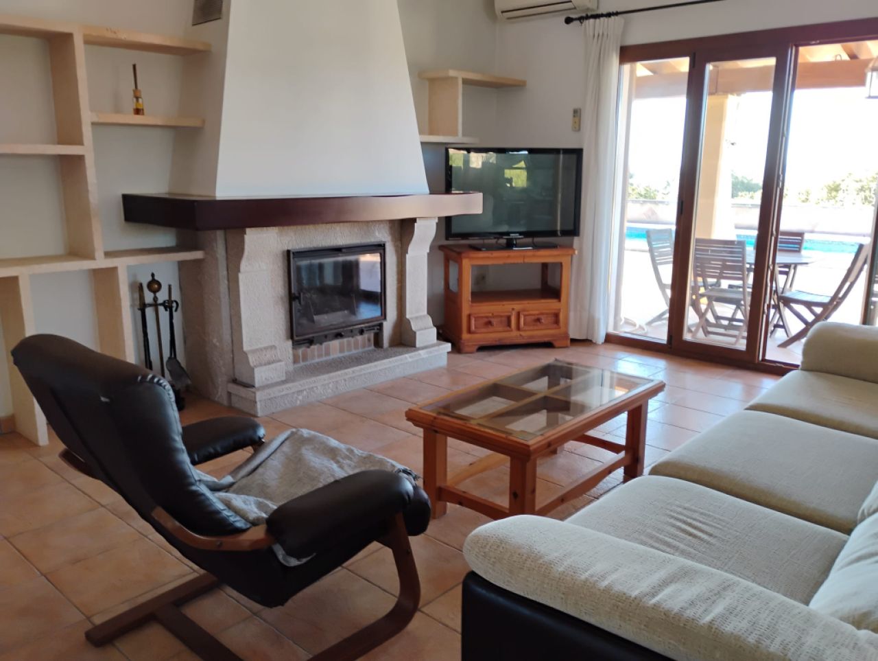 Ebenerdige Finca mit Garage, Pool und traumhaftem Ausblick - Campos - Santanyi