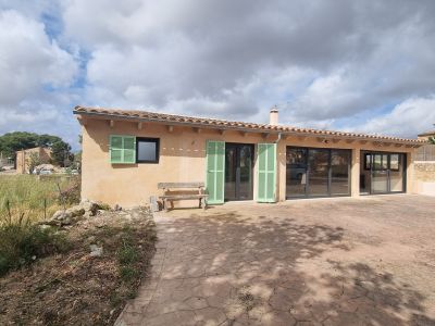 Ebenerdige, sanierte Finca mit Traumausblick am Ortsrand von Cas Concos -- F 56