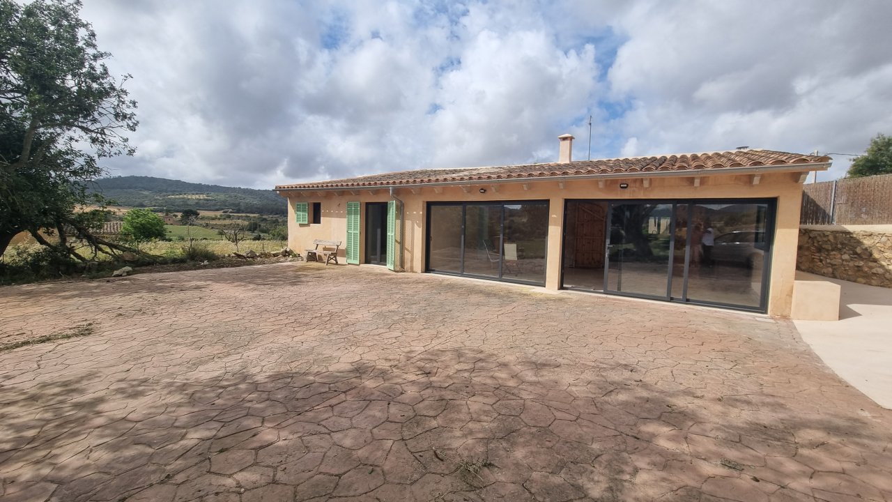 Ebenerdige, sanierte Finca mit Traumausblick am Ortsrand von Cas Concos -- F 56