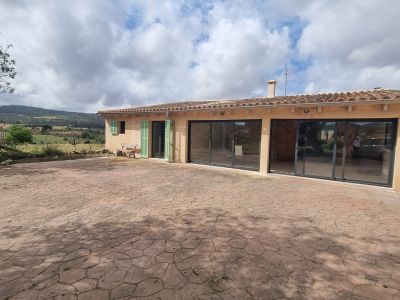 Ebenerdige, sanierte Finca mit Traumausblick am Ortsrand von Cas Concos -- F 56