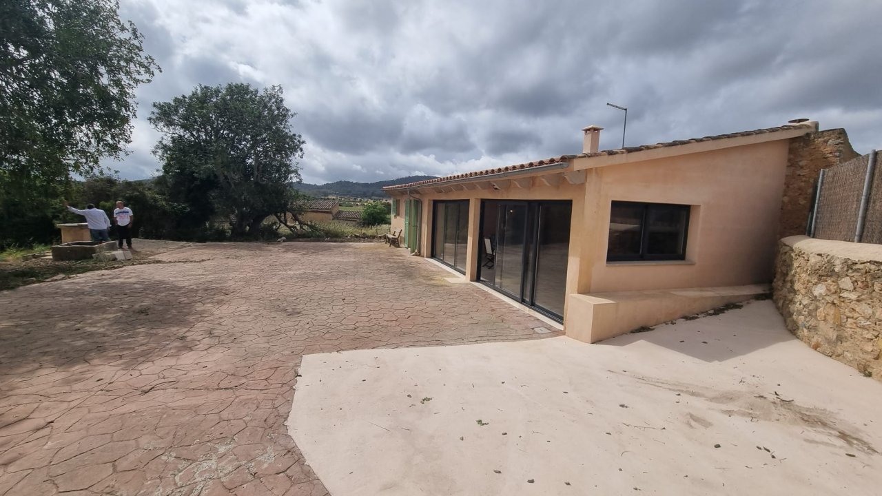 Ebenerdige, sanierte Finca mit Traumausblick am Ortsrand von Cas Concos -- F 56