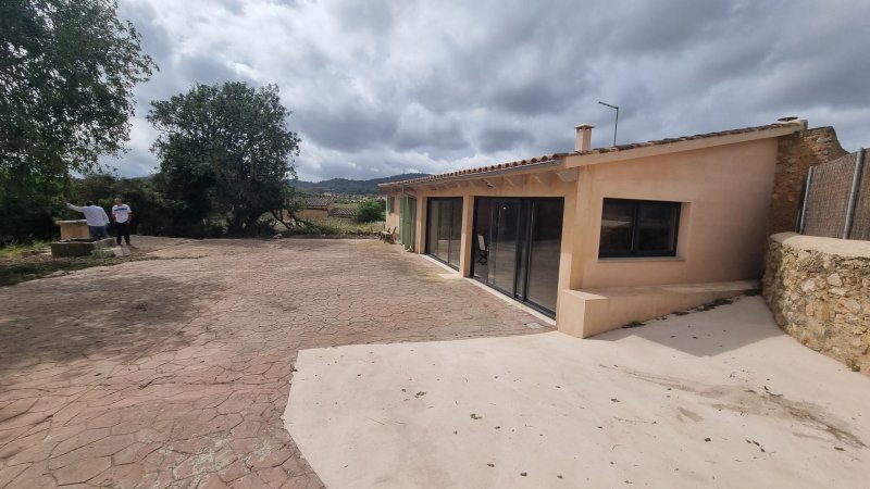 Ebenerdige, sanierte Finca mit Traumausblick am Ortsrand von Cas Concos -- F 56