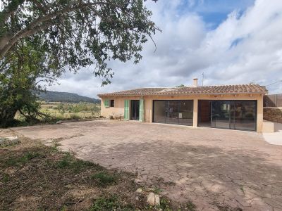 Ebenerdige, sanierte Finca mit Traumausblick am Ortsrand von Cas Concos -- F 56