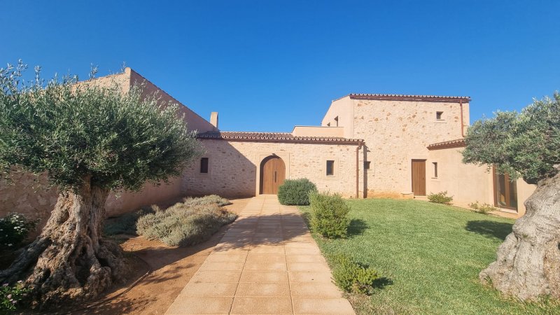 Finca de lujo a nivel y sin amueblar con todas las comodidades cerca de Santanyí - Es Llombards --- F 150