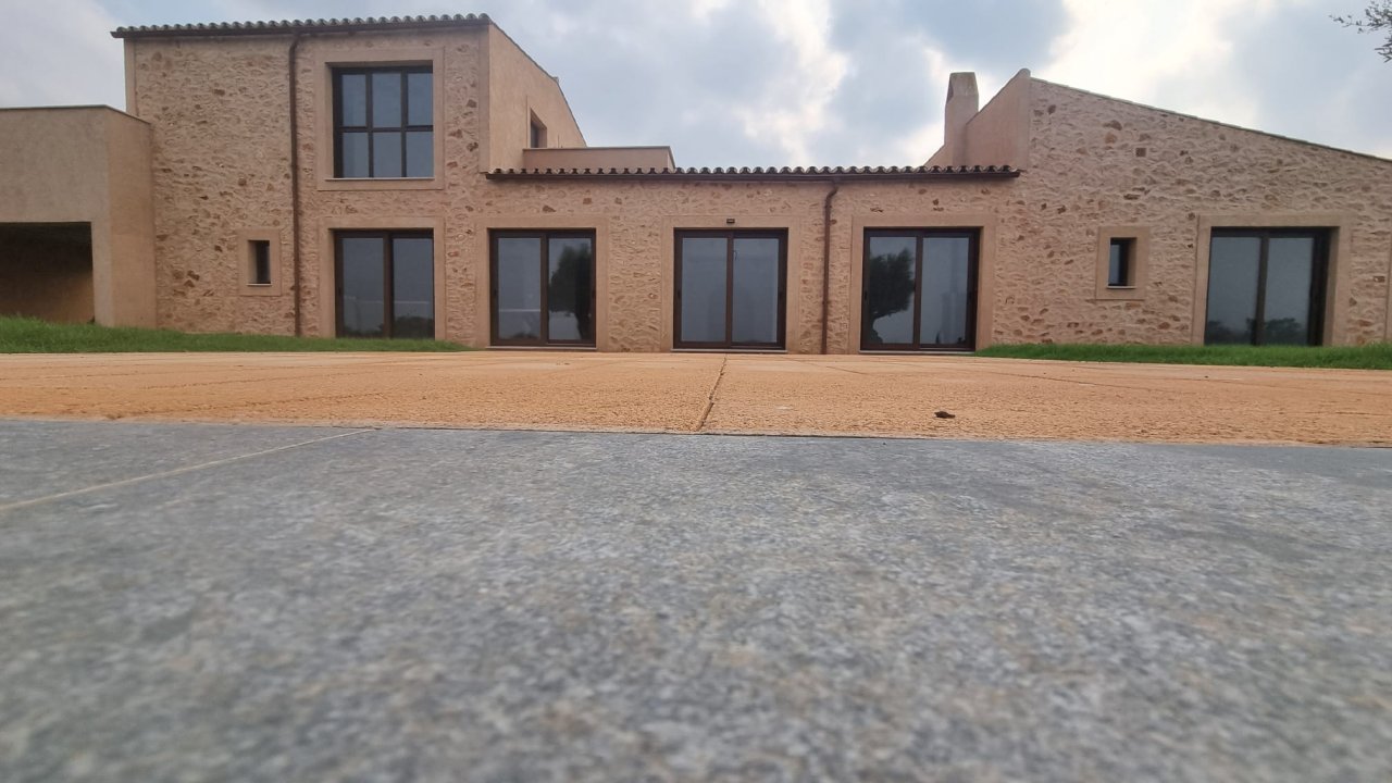 Finca de lujo a nivel y sin amueblar con todas las comodidades cerca de Santanyí - Es Llombards --- F 150