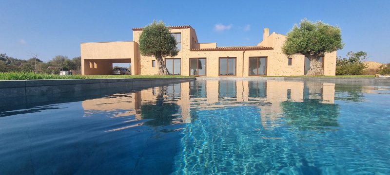 Ebenerdige und unmöblierte Luxusfinca mit allen Extras bei Santanyi- Es LLombards ---  F 150