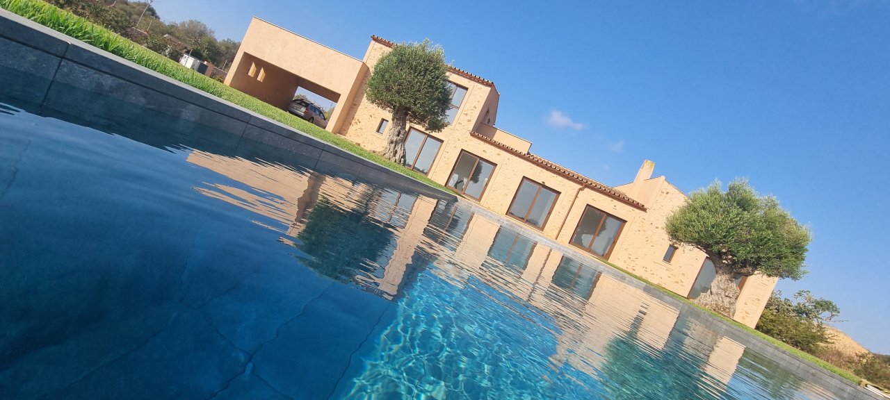 Ebenerdige und unmöblierte Luxusfinca mit allen Extras bei Santanyi- Es LLombards ---  F 150