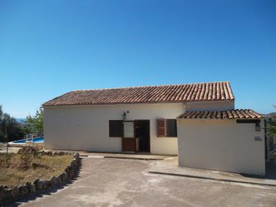 Chale a nivel del suelo con piscina, calefacción y vistas al mar cerca de Son Carrió -- CH 63