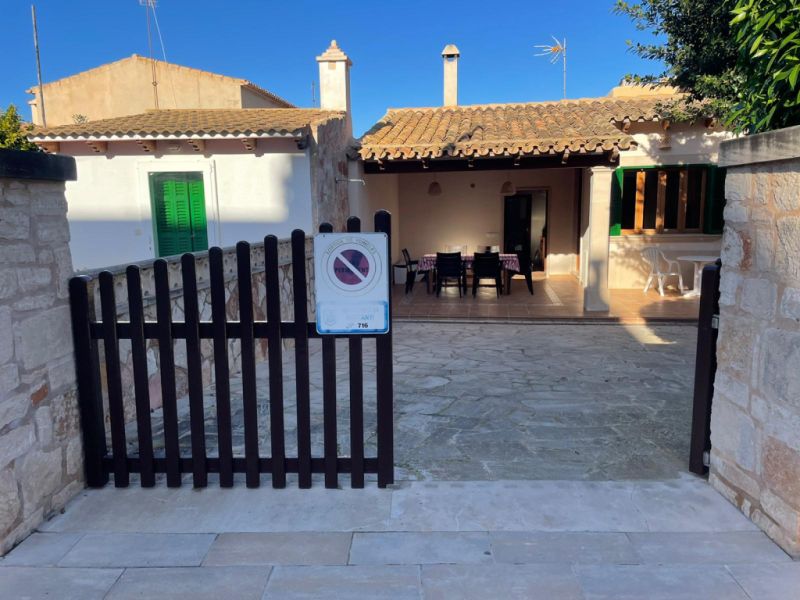 Ground-level chalet with garden, holiday license and sea view in Cala Figuera -- CH 48