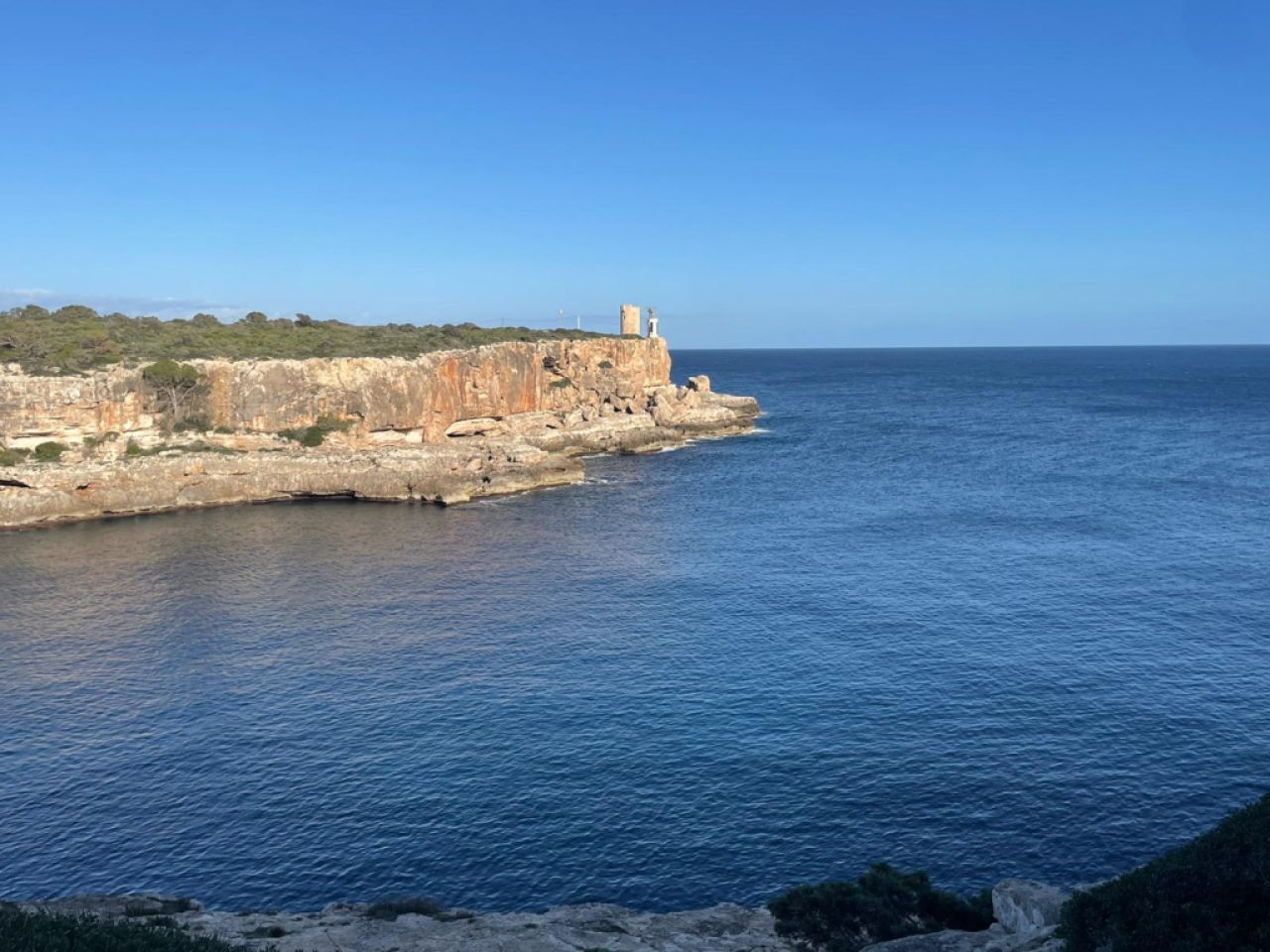 Chalet de una sola planta con jardín, terraza y vistas al mar en Cala Figuera-- CH 48