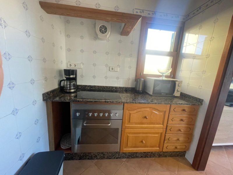 Chalet de una sola planta con jardín, terraza y vistas al mar en Cala Figuera-- CH 48