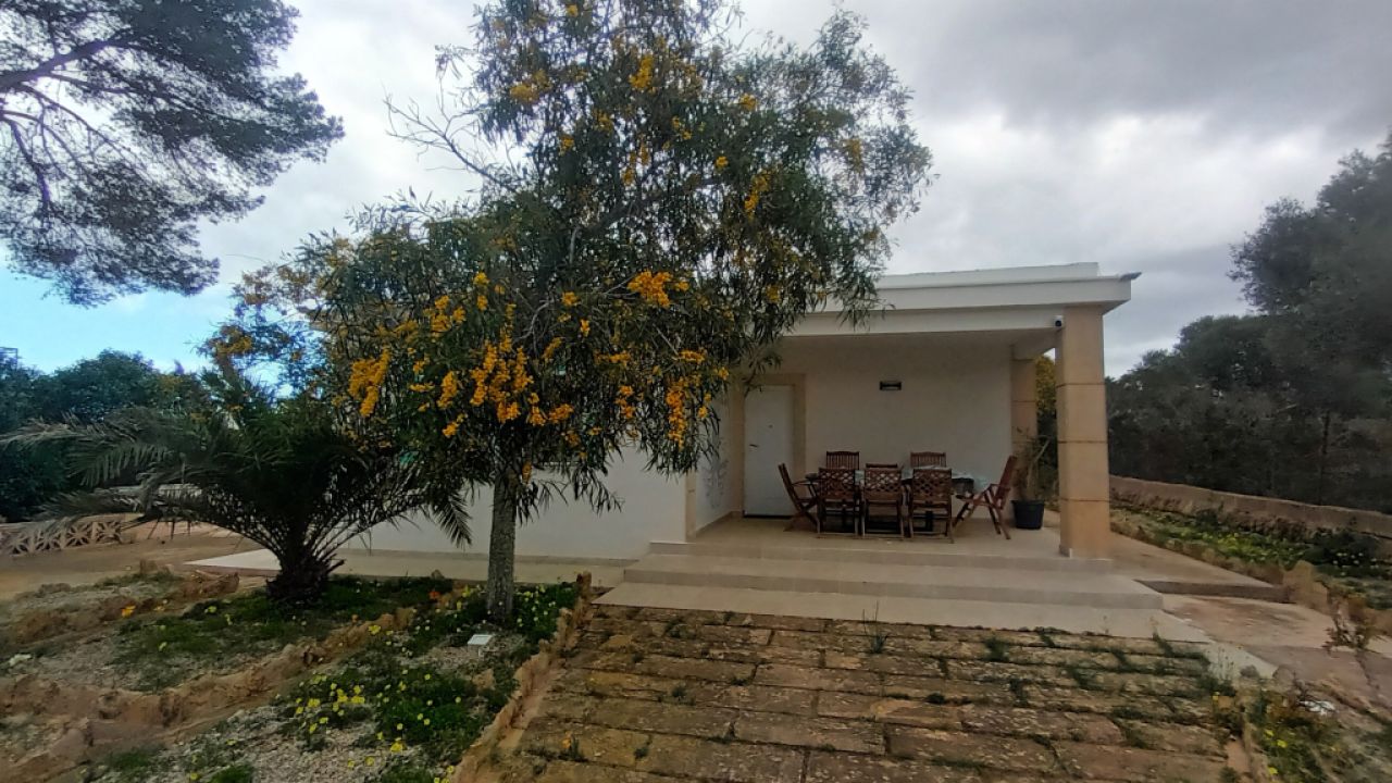 Ebenerdiges und modernes Chalet mit 5 Zimmern in Cala LLombards -- CH 20