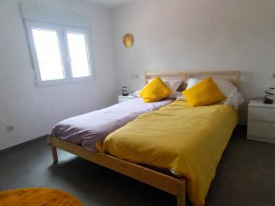 Ebenerdiges und modernes Chalet mit 5 Zimmern in Cala LLombards -- CH 20