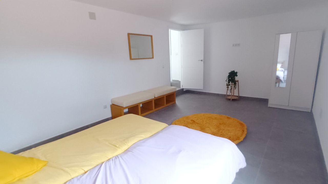 Ebenerdiges und modernes Chalet mit 5 Zimmern in Cala LLombards -- CH 20