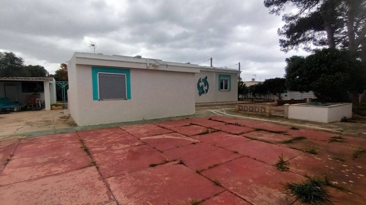 Ebenerdiges und modernes Chalet mit 5 Zimmern in Cala LLombards -- CH 20