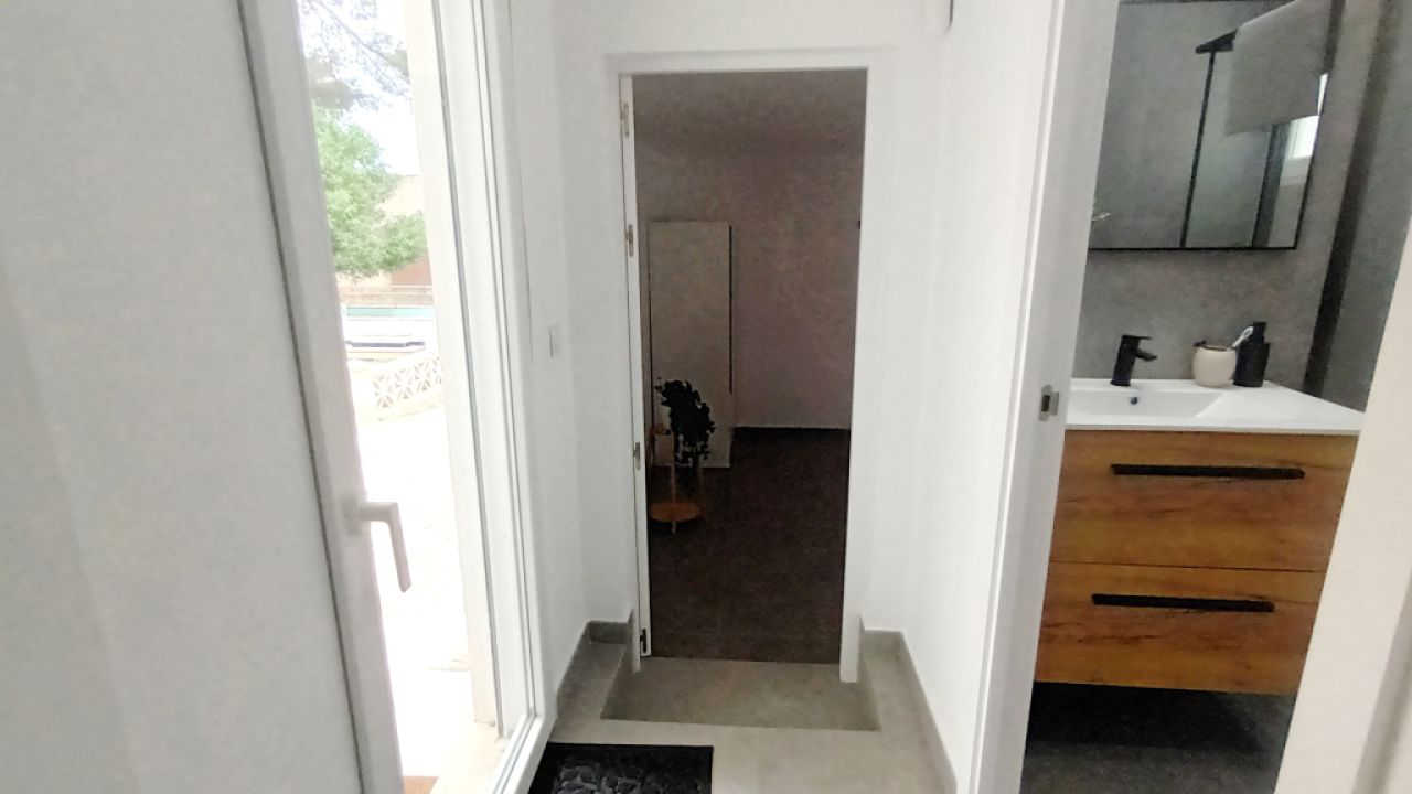 Ebenerdiges und modernes Chalet mit 5 Zimmern in Cala LLombards -- CH 20