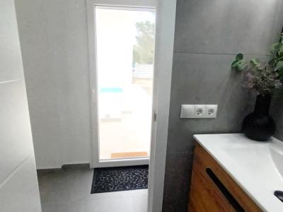 Ebenerdiges und modernes Chalet mit 5 Zimmern in Cala LLombards -- CH 20