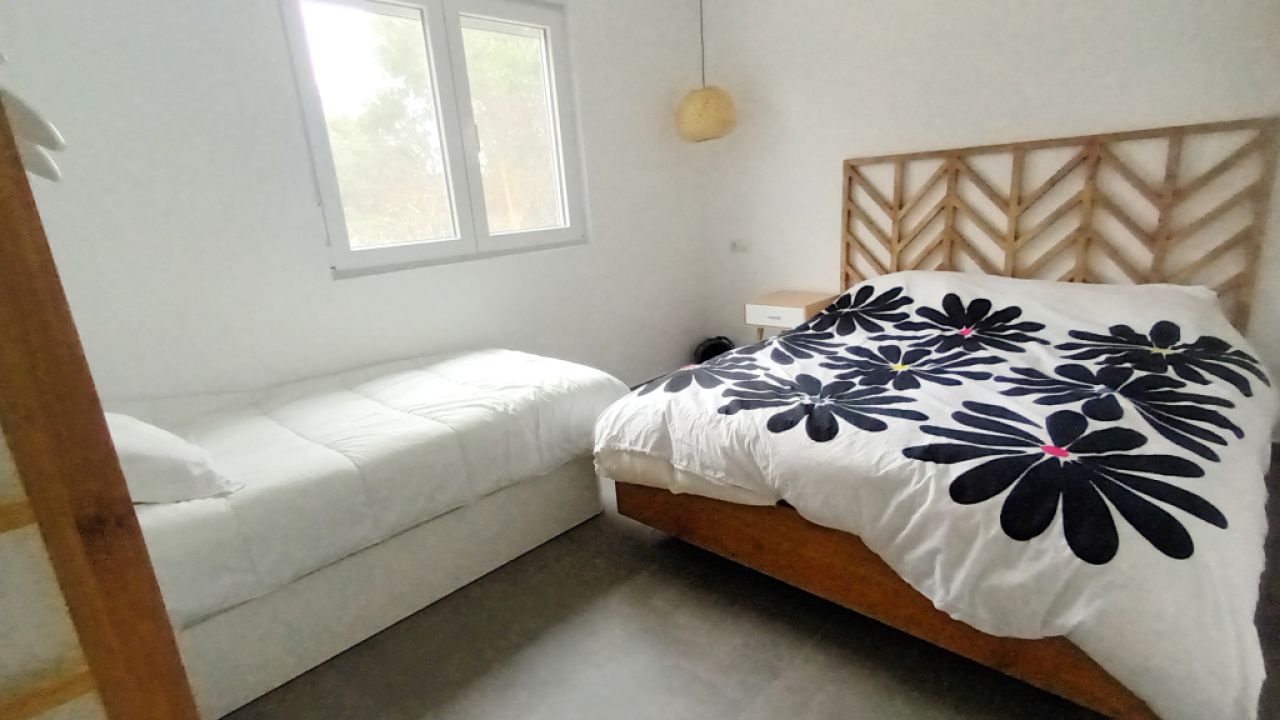 Ebenerdiges und modernes Chalet mit 5 Zimmern in Cala LLombards -- CH 20