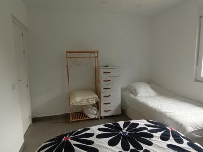 Ebenerdiges und modernes Chalet mit 5 Zimmern in Cala LLombards -- CH 20