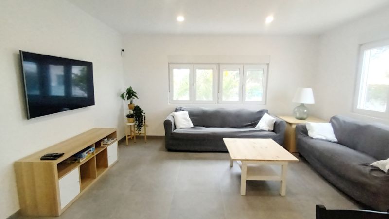 Ebenerdiges und modernes Chalet mit 5 Zimmern in Cala LLombards -- CH 20