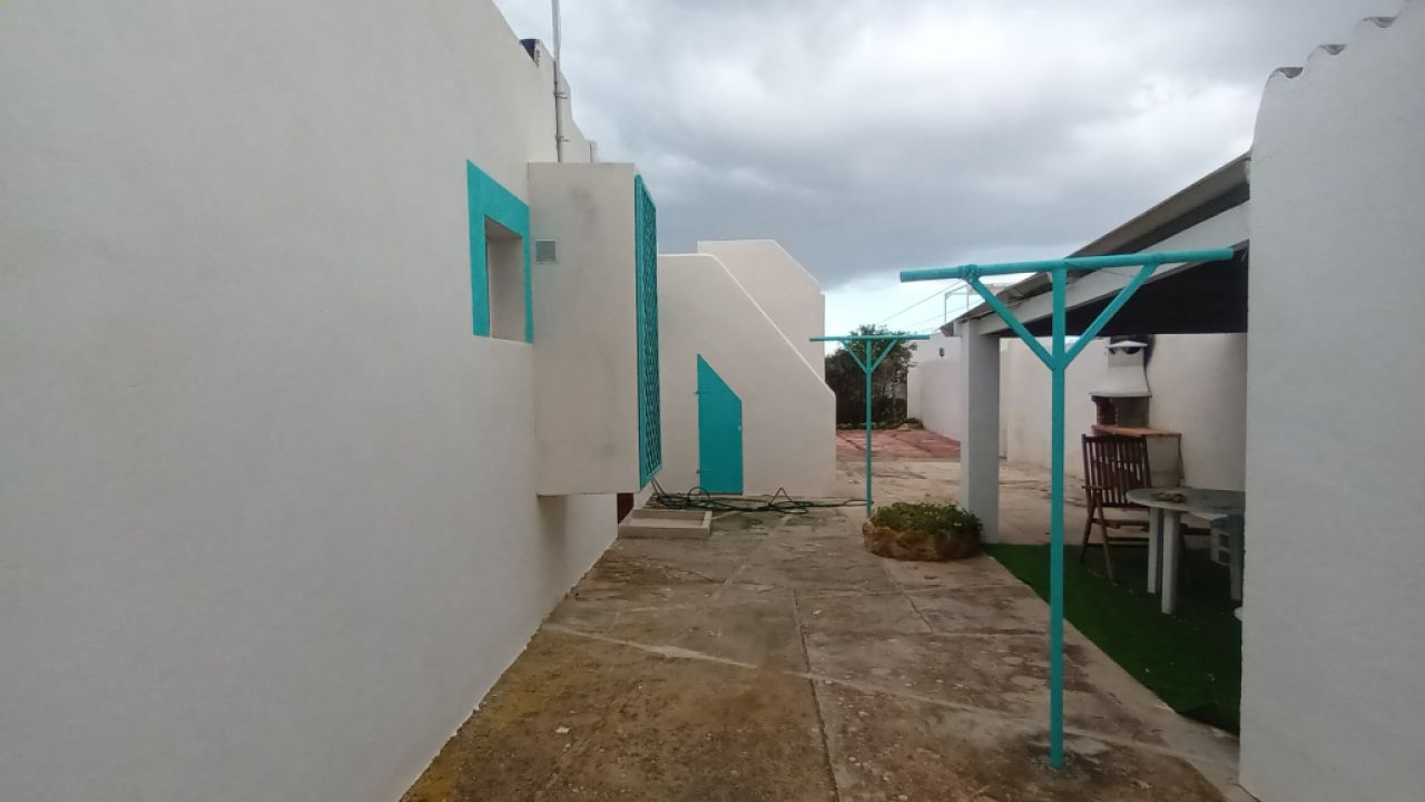 Ebenerdiges und modernes Chalet mit 5 Zimmern in Cala LLombards -- CH 20